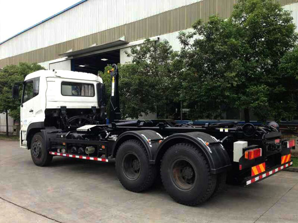 東風天龍后雙橋16方鉤臂式垃圾車 東風天龍后雙橋16方鉤臂式垃圾車