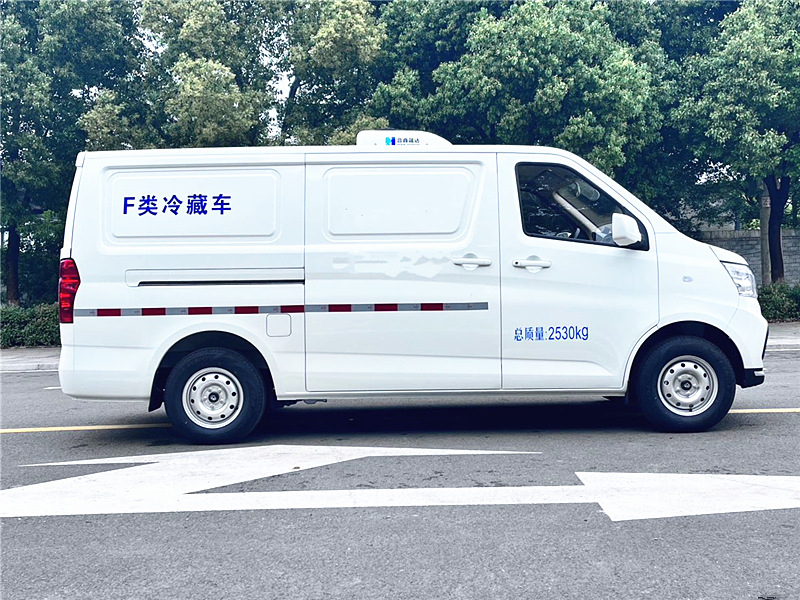 長安睿行M80面包冷藏車