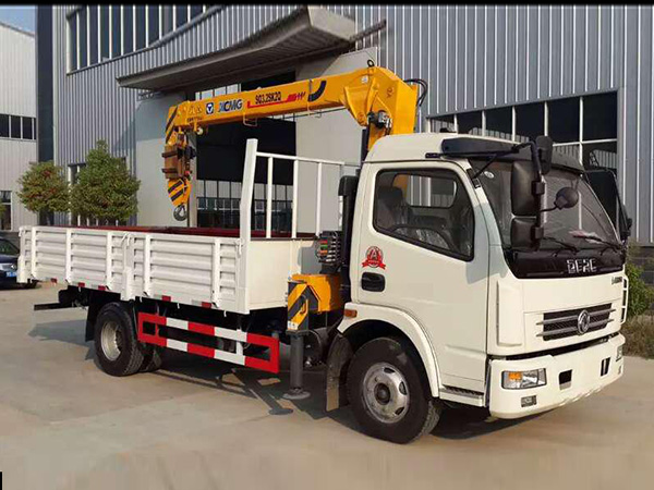 東風廂長4.35隨車吊