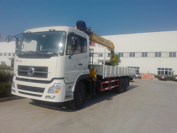 東風天龍后八輪8.5米隨車吊 東風天龍后八輪8.5米隨車吊