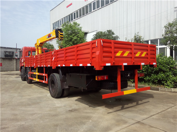 東風(fēng)前四后四飛濤8噸隨車吊 東風(fēng)前四后四飛濤8噸隨車吊