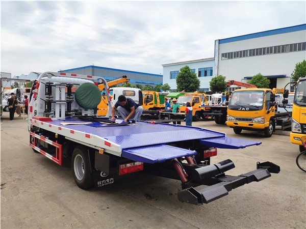 東風多利卡藍牌一拖二清障車