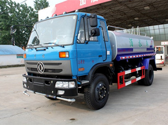 東風145/153灑水車