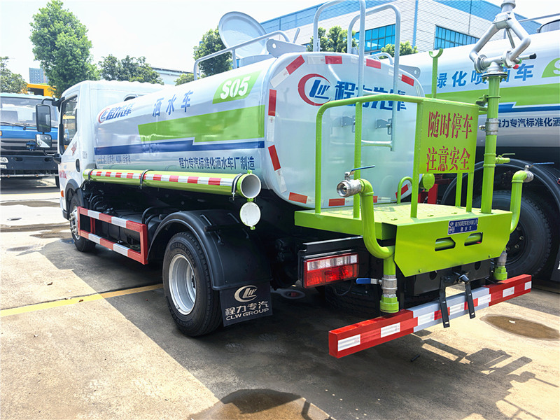 東風專致5噸灑水車