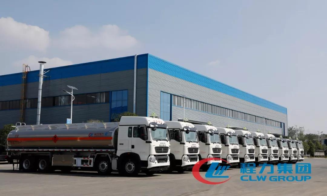 大批油罐車(chē)