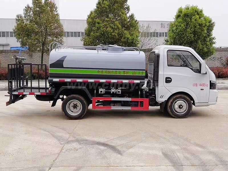 東風途逸藍牌灑水車