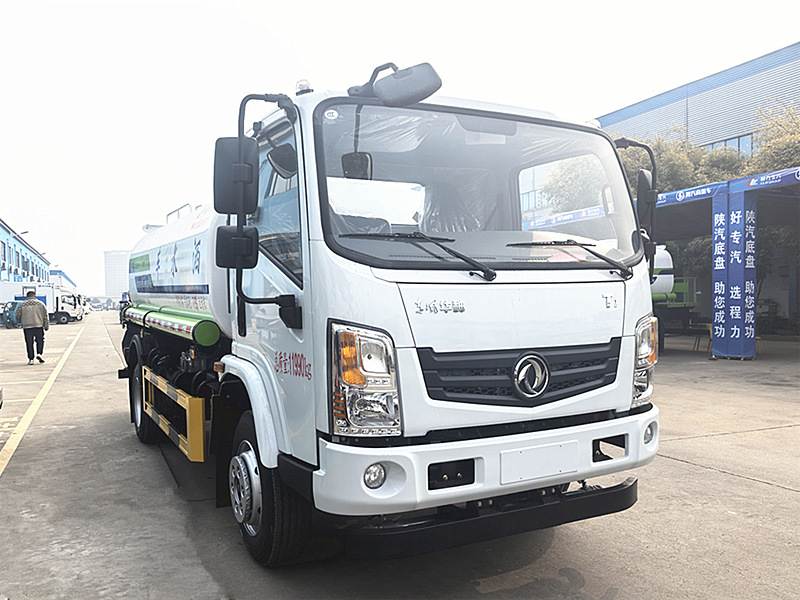 東風(fēng)華神T1灑水車 東風(fēng)華神T1灑水車