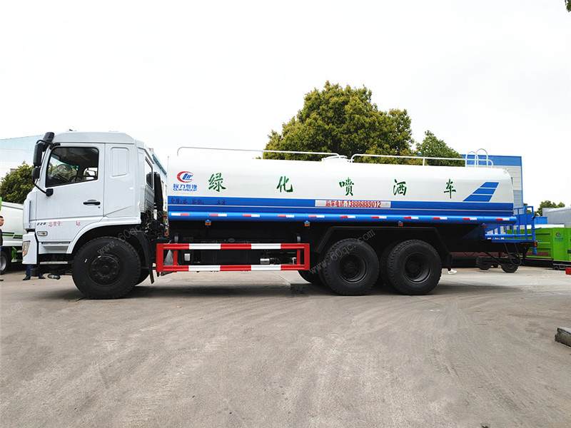 東風專用底盤D3后雙橋灑水車