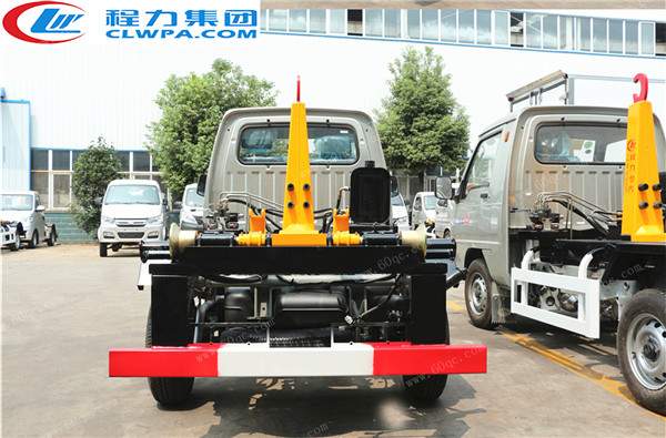 福田馭菱勾臂式垃圾車