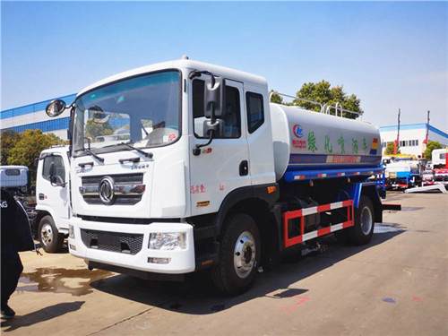 東風多利卡D9灑水車
